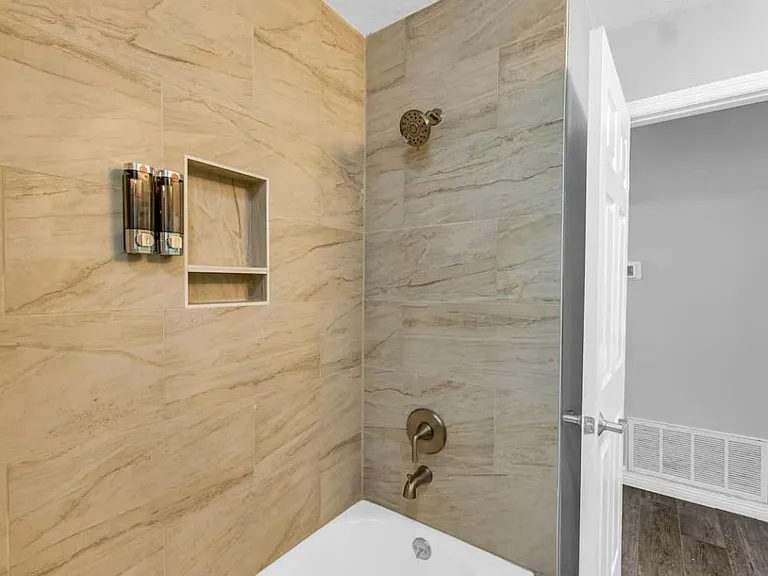 7606 Magnolia Shadows Ln — Photo 19