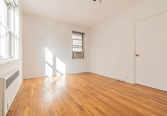 3rd image of 350 E 30th St APT 4D