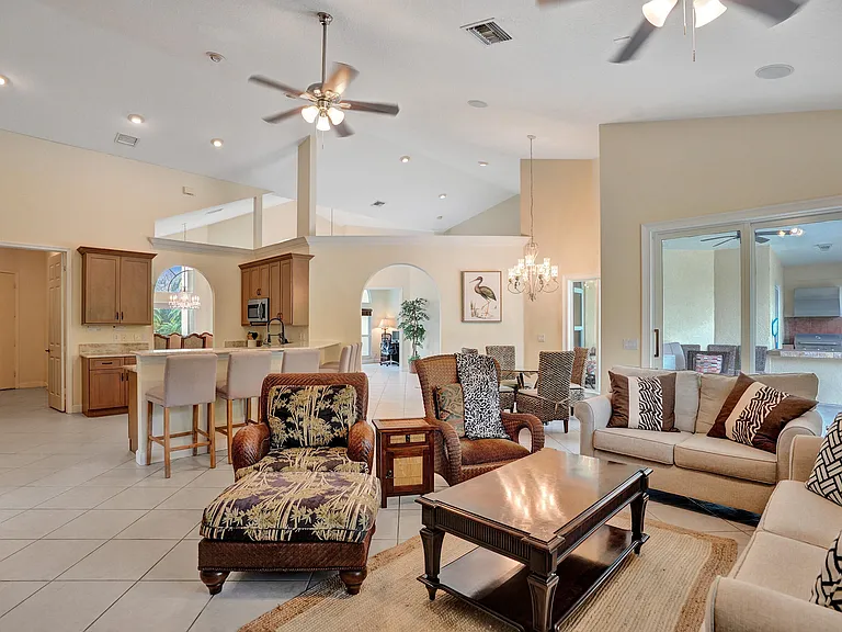 15910 Lindbergh Ln — Photo 18