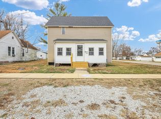 602 S Elm St, Villa Grove, IL 61956