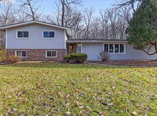 944 Lakewood Dr, Rockford, IL 61102