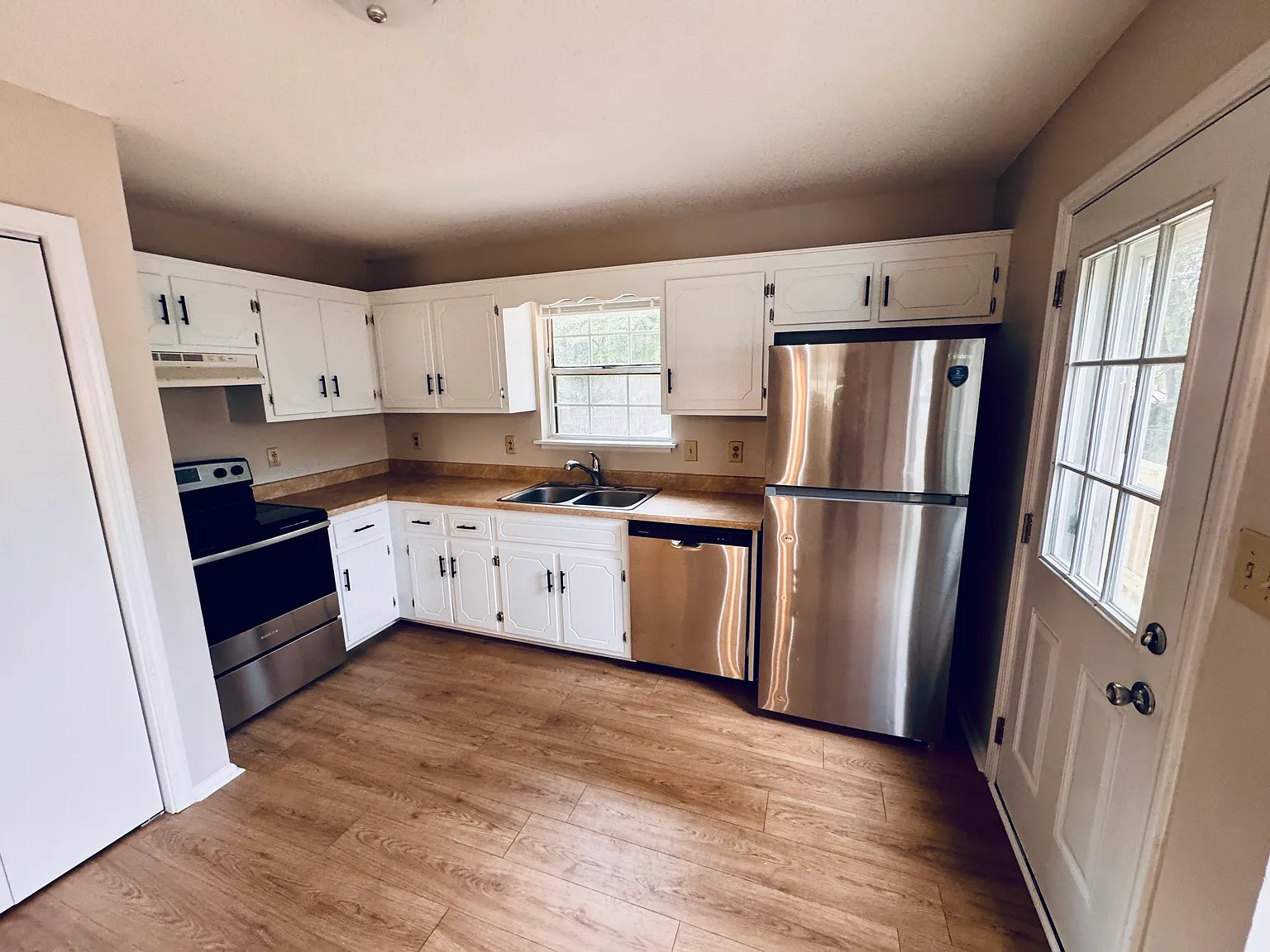 3 bed, 1.5 bath, 973 sqft, $1,400 — Photo 3