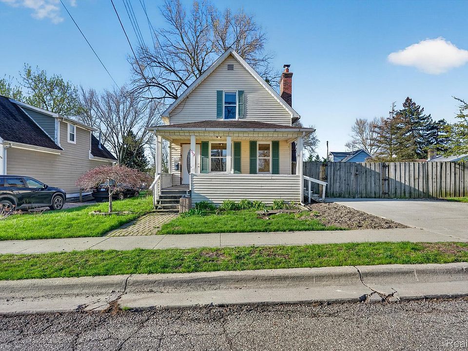 1st image of 913 Cedar St