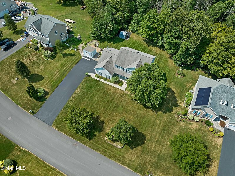 2nd image of 15 Lancaster Court