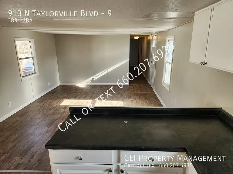 913 N Taylorville Blvd #9 — Photo 4