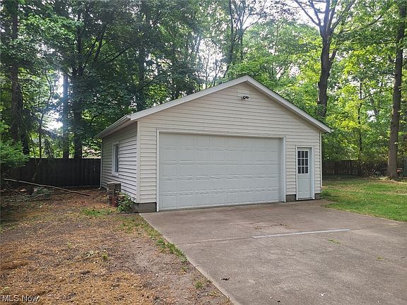 4th image of 5889 Birchwood Dr