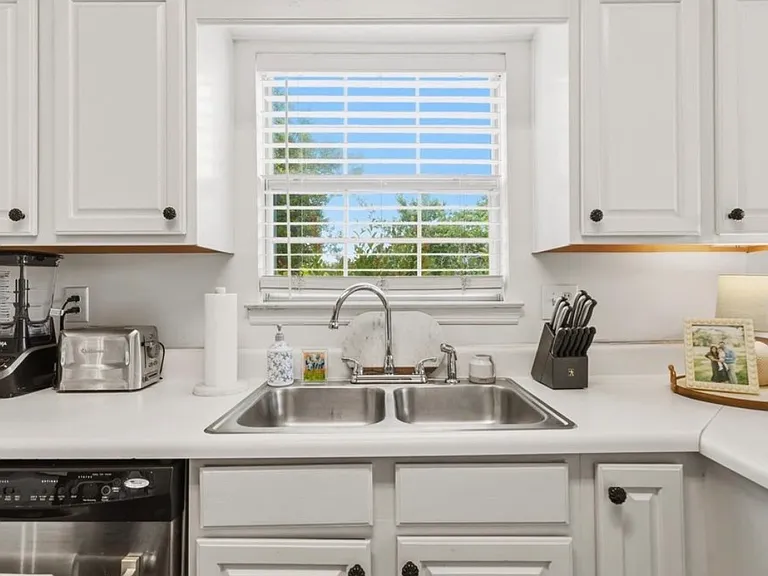 2300 Amberley Woods Trce — Photo 10