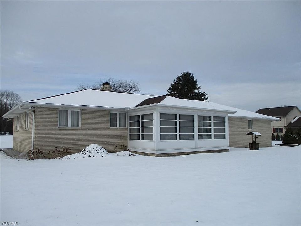 1st image of 914 College Dr SE