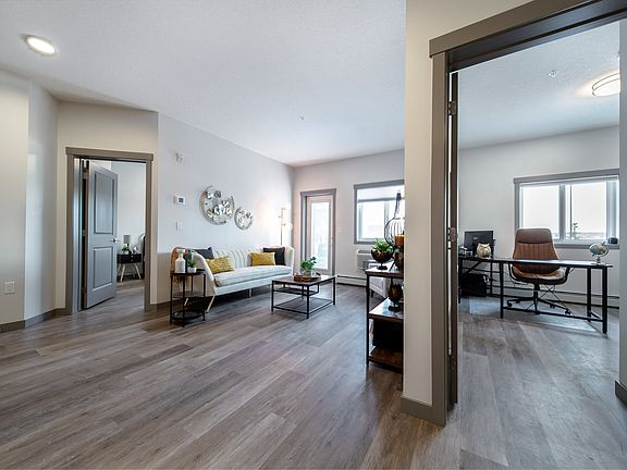 5th image of 730 Tamarack Way NW #1152213