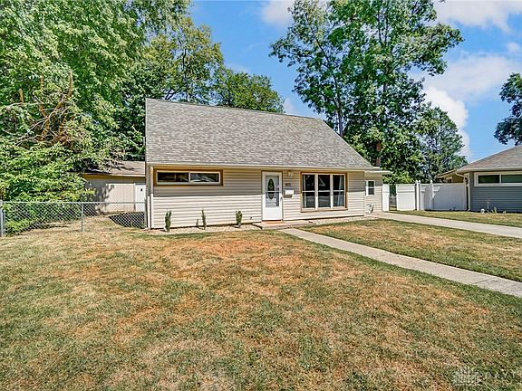 3rd image of 1109 Mendota Ct
