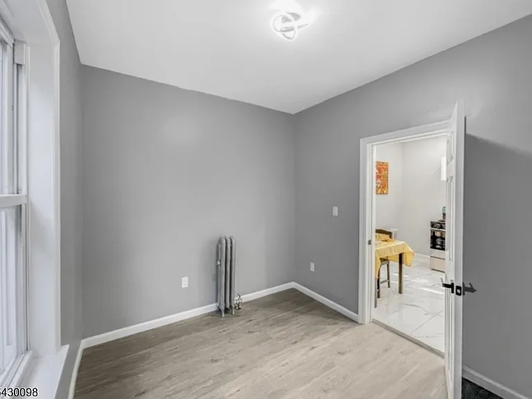 39 Brookdale Ave — Photo 11