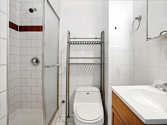 5th image of 318 Lexington Ave APT 4F