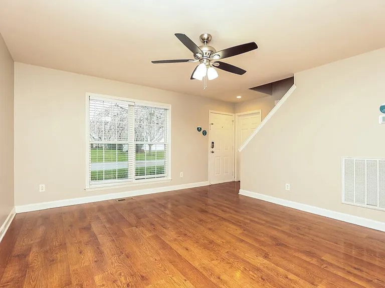 2853 Sutherland Dr — Photo 5