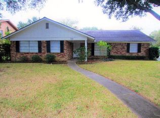 707 Linwood Dr, Victoria, TX 77901