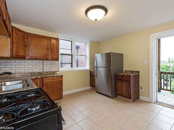 5th image of 2615 W North Ave