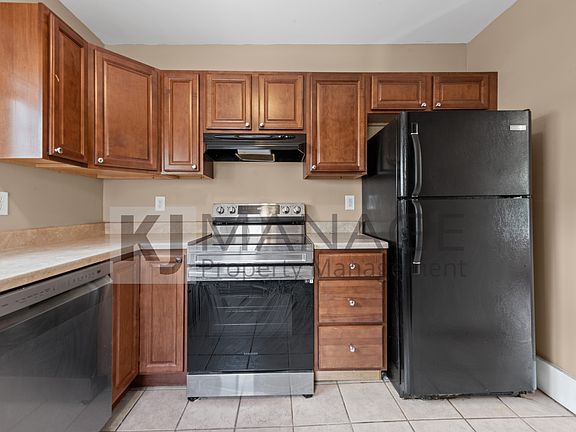 4th image of 217 E Drayton St #1