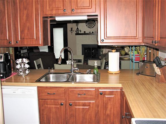3rd image of 3175 Parkview Dr