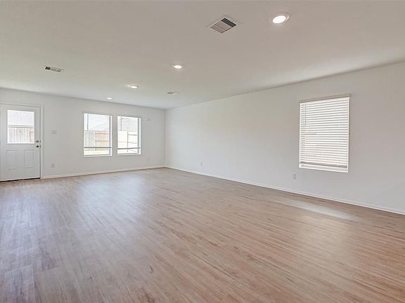 4th image of 1515 Twilight Green Dr