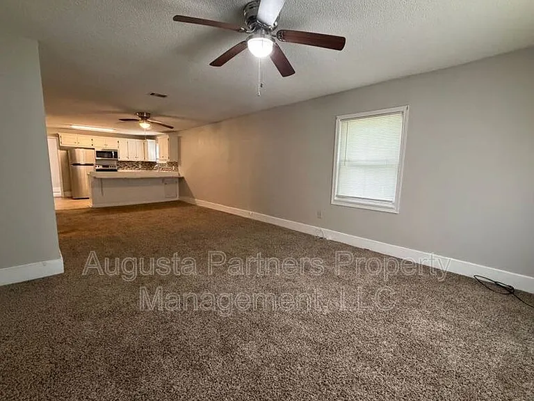 717 Eve St — Photo 4
