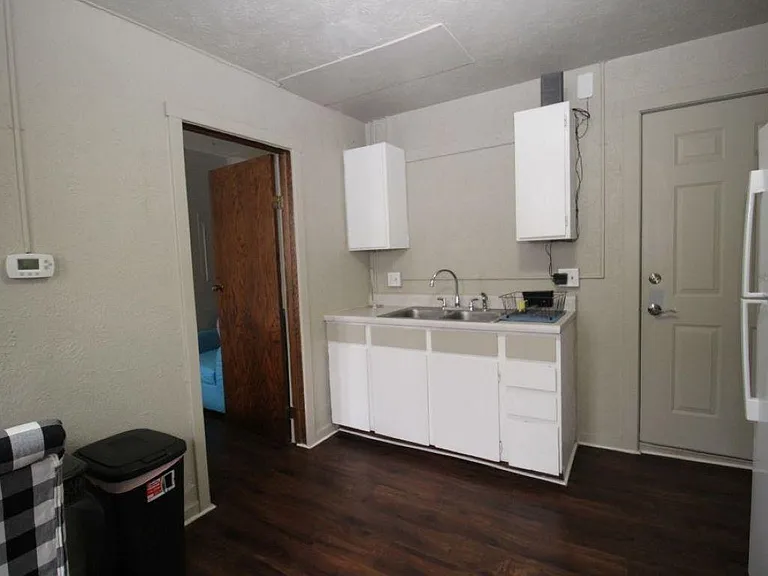 404 1/2 N Dewey St #7 — Photo 4