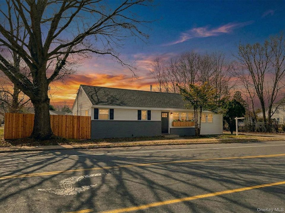 2nd image of 3323 Great Neck Road