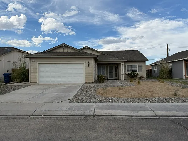 3 bed, 1800 sqft, $1,895 — Photo 1