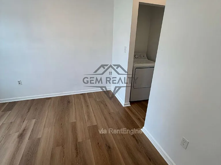 569 Cromwell Ct — Photo 43