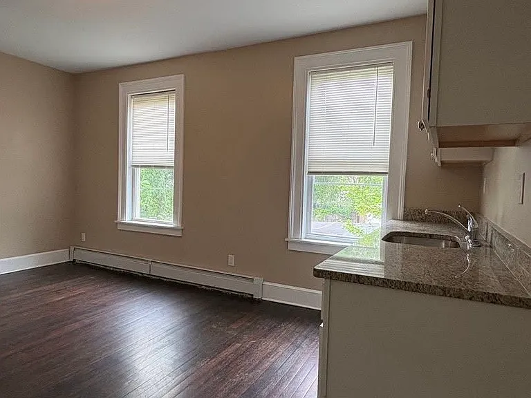 126 Oak St #4 — Photo 8