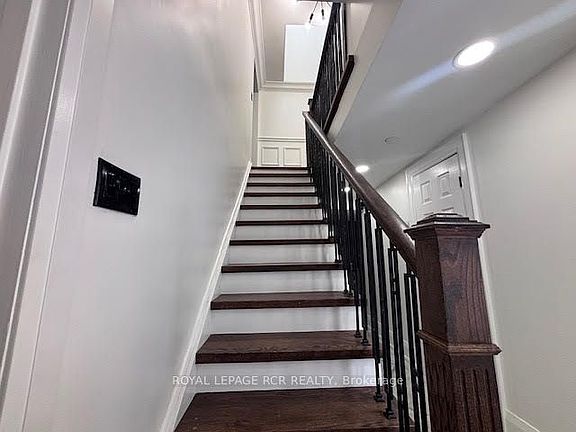 4th image of 134 Queen St N