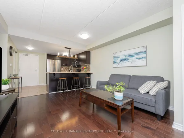 43 Goodwin Dr #109, Guelph, ON N1L 0E8