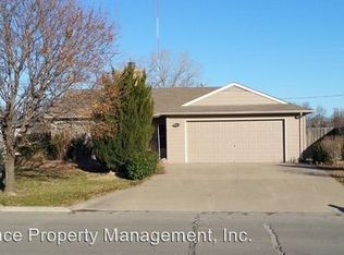 117 Parker Dr, Manhattan, KS 66502