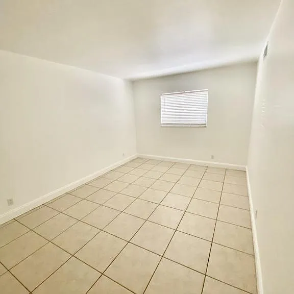 1017 NW 30th Ct #5 — Photo 5