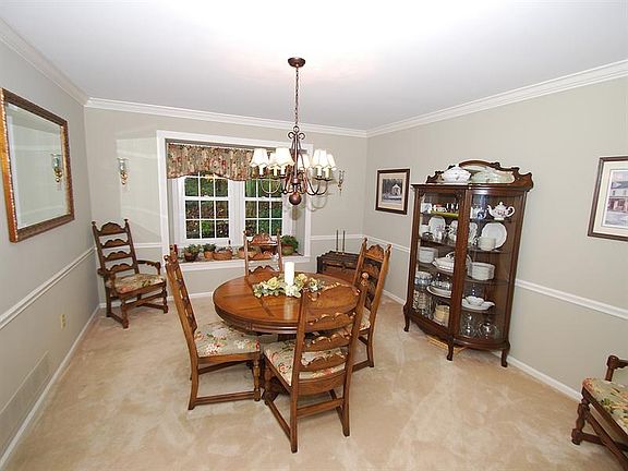 5th image of 307 Bishop Morgan Ct