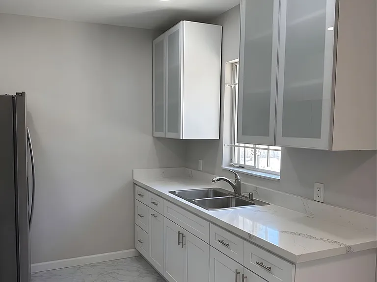 3223 W 84th St #1 — Photo 4
