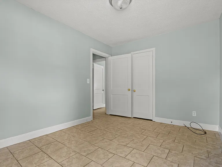 172 S Aiken Dr — Photo 14
