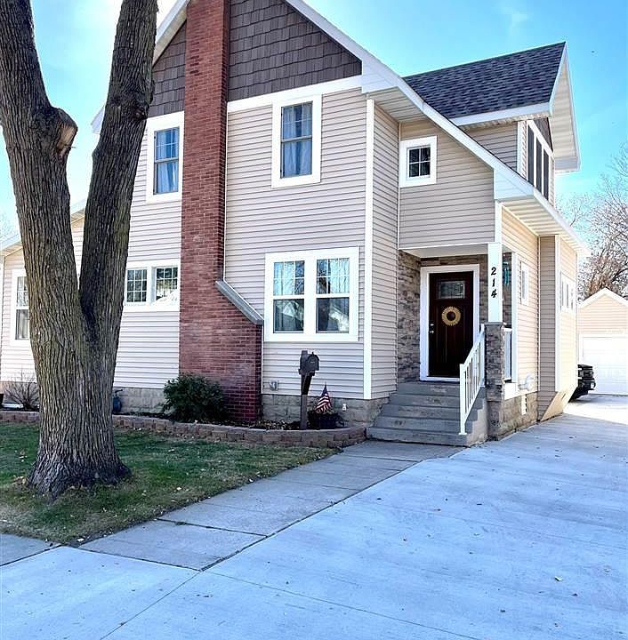 1st image of 214 5th St S