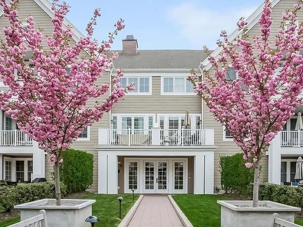 77 Havemeyer Lane #318, Stamford, CT 06902