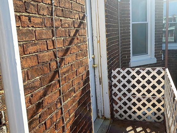 2nd image of 659 Wallace St #2