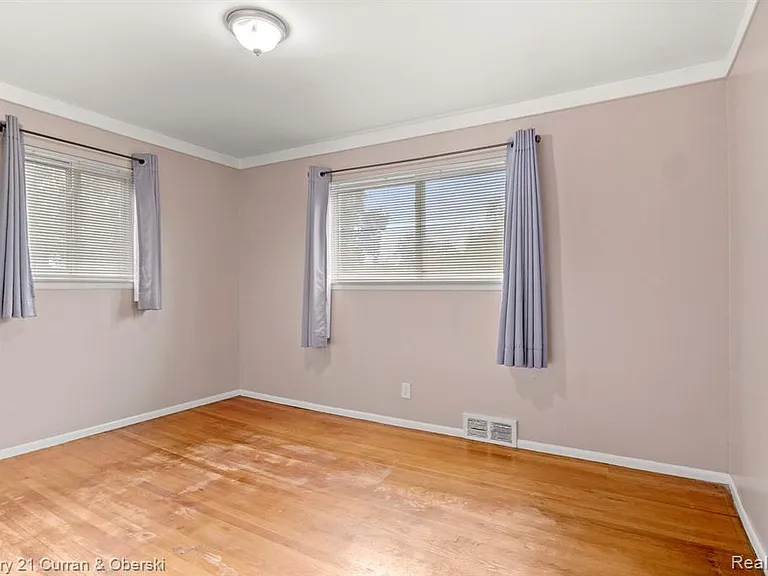 32624 Windsor St — Photo 17