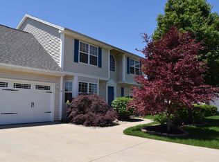 4 Valley Brook Ct, Bloomington, IL 61704