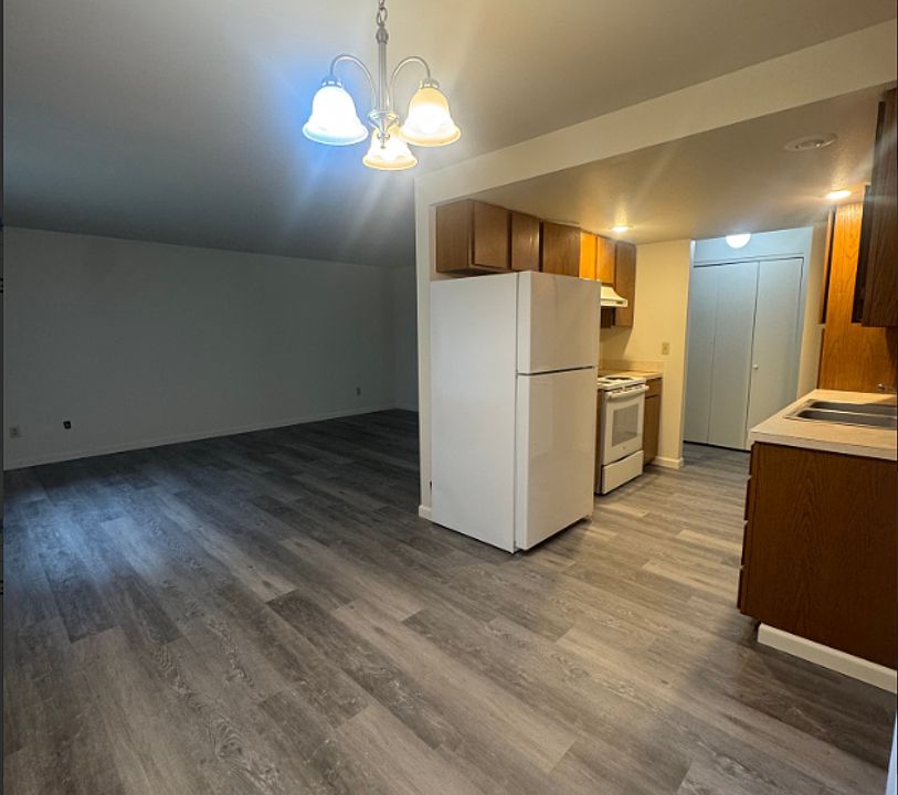 1st image of 120-216 N Miller St #214
