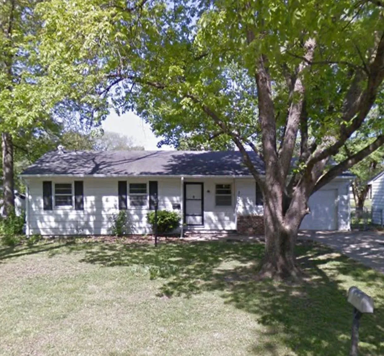 2121 Mitchell Rd — Photo 1