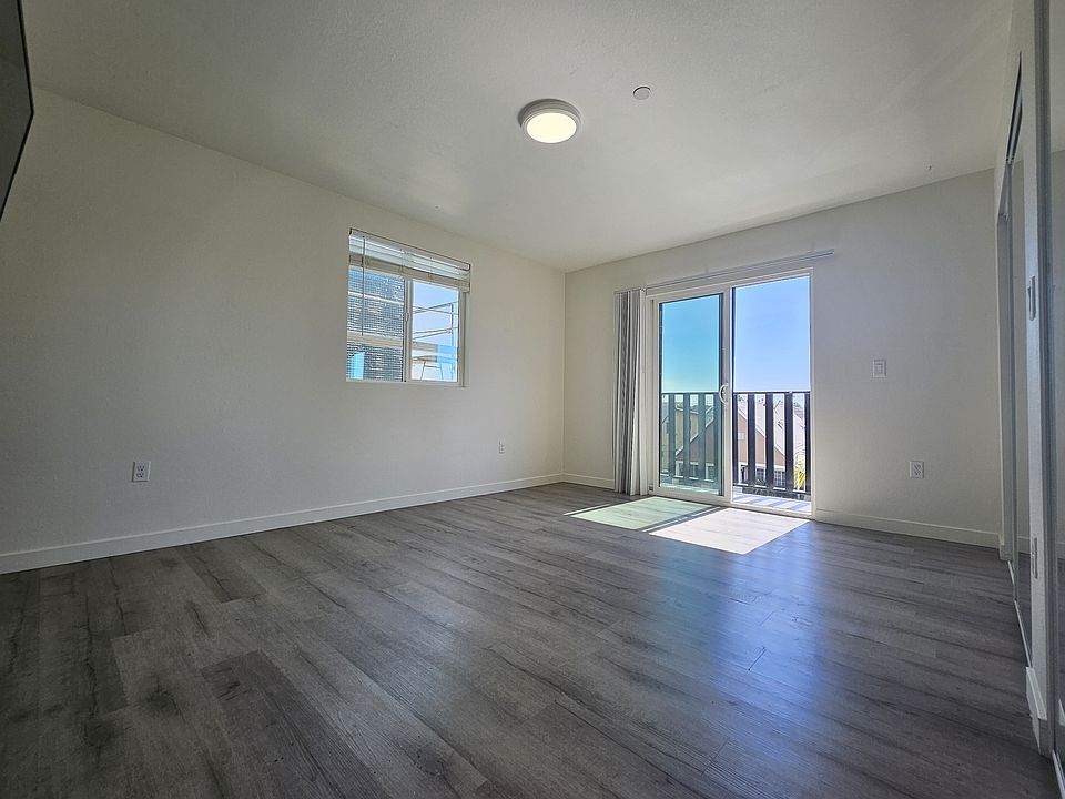 1st image of 615 W 41st Pl #5