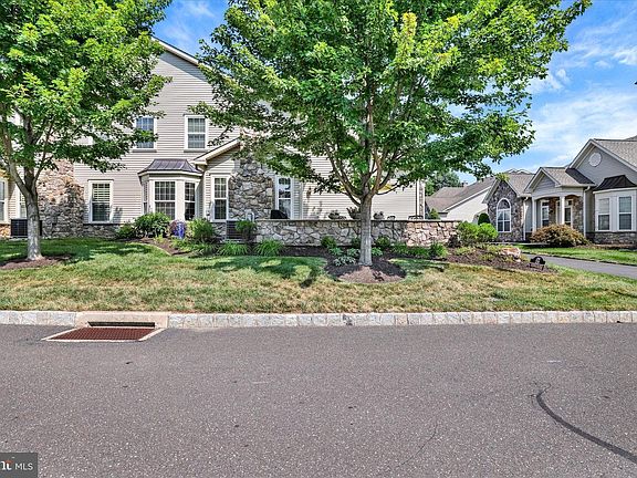 5th image of 216 Willow Dr