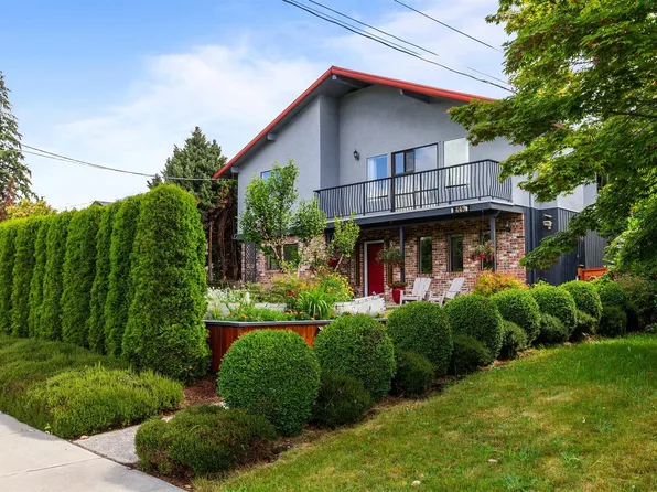 449 Lakeview St, Coquitlam, BC V3K 5K7