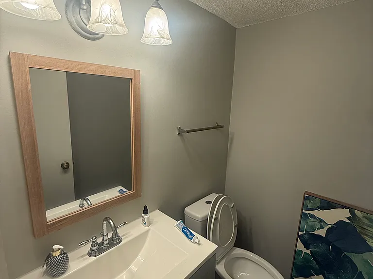 199 Kristin Dr #B — Photo 4