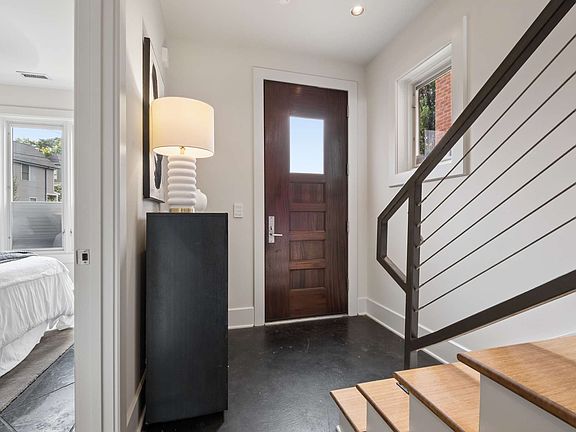 5th image of 418 Van Buren St