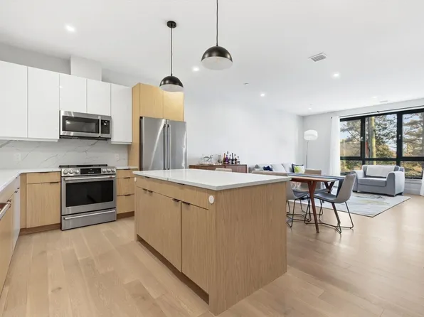 85 Myrtle St #106, Quincy, MA 02171