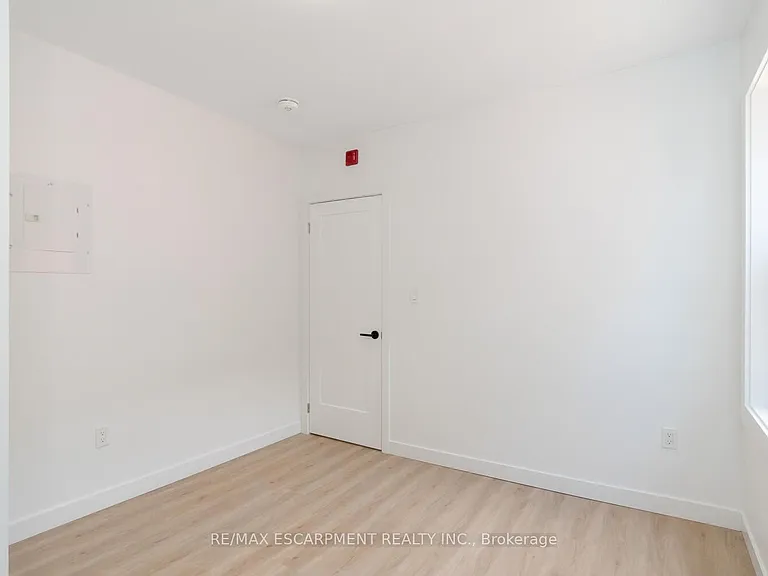 127 Victoria Ave S #6 — Photo 25