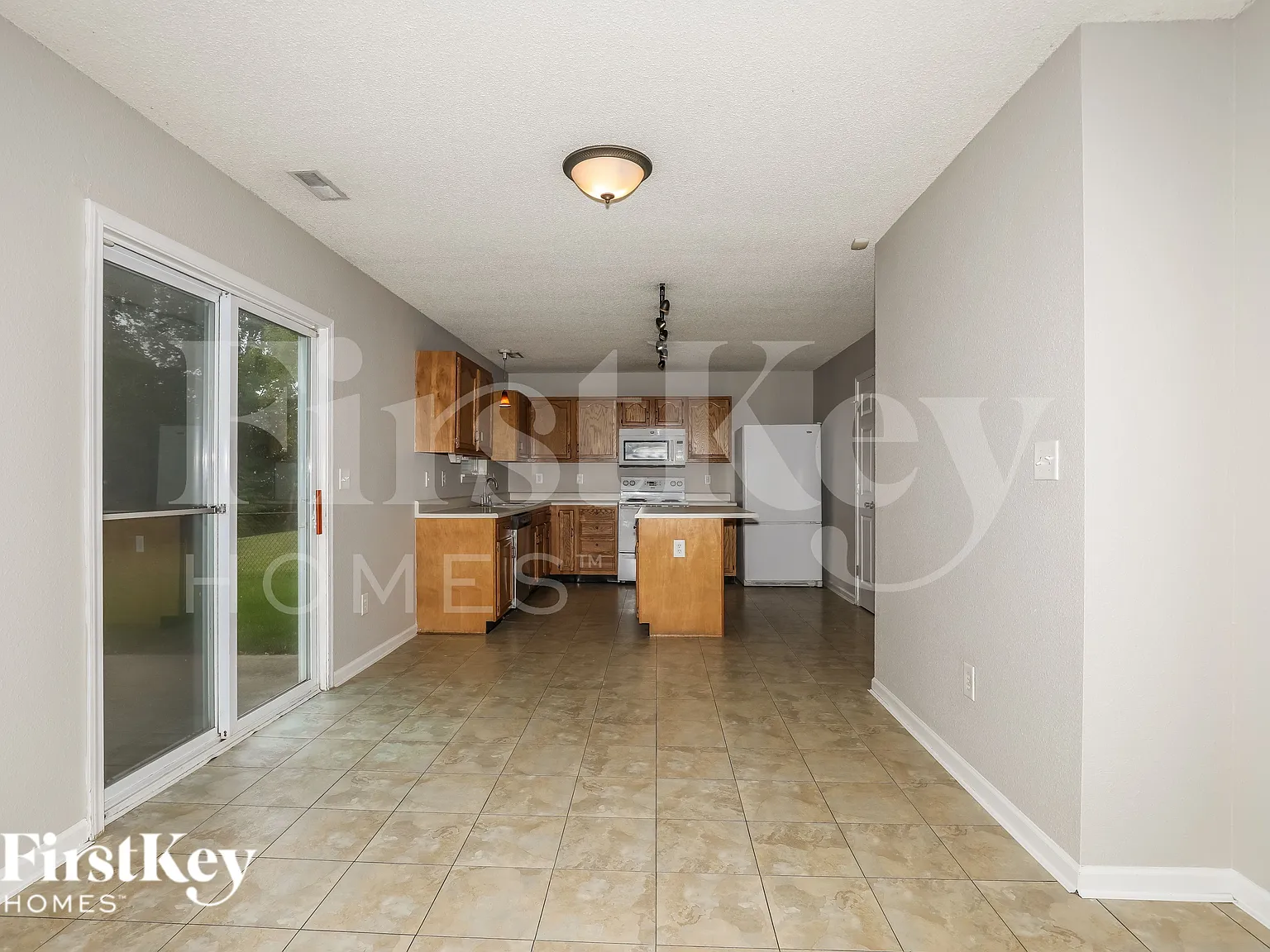 4 bed, 2.5 bath, 2254 sqft, $2,385 — Photo 3